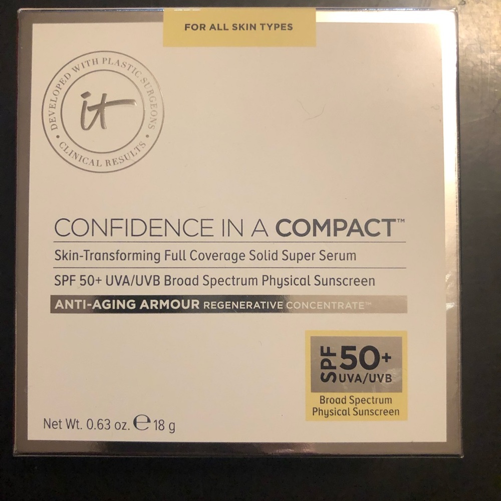 NIB It cosmetics confidence in a compact
